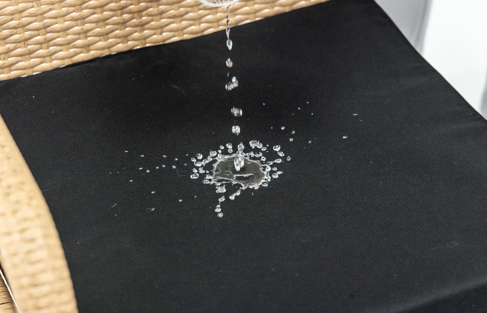 wododoporna poduszka ogrodowa czarna