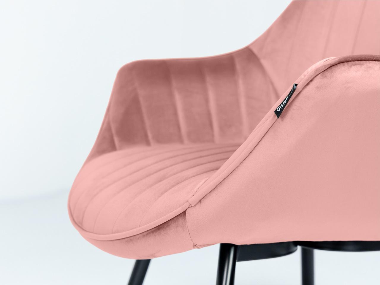 różowe krzesło welurowe tapicerowane