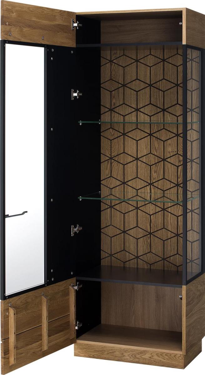 Wnętrze przeszklonej witryny Mosaic 10 ze szklanymi półkami