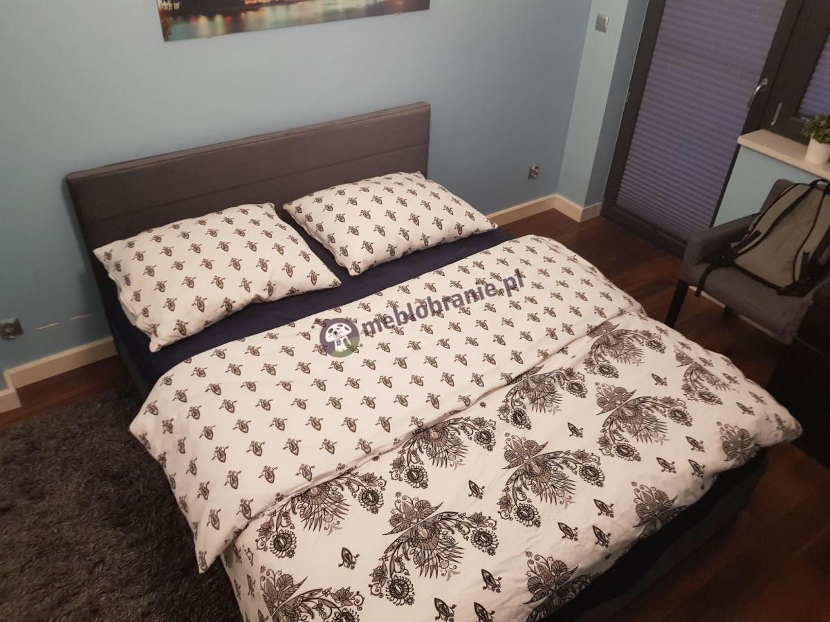 duże ciemnoszare łóżko do sypialni 180x200