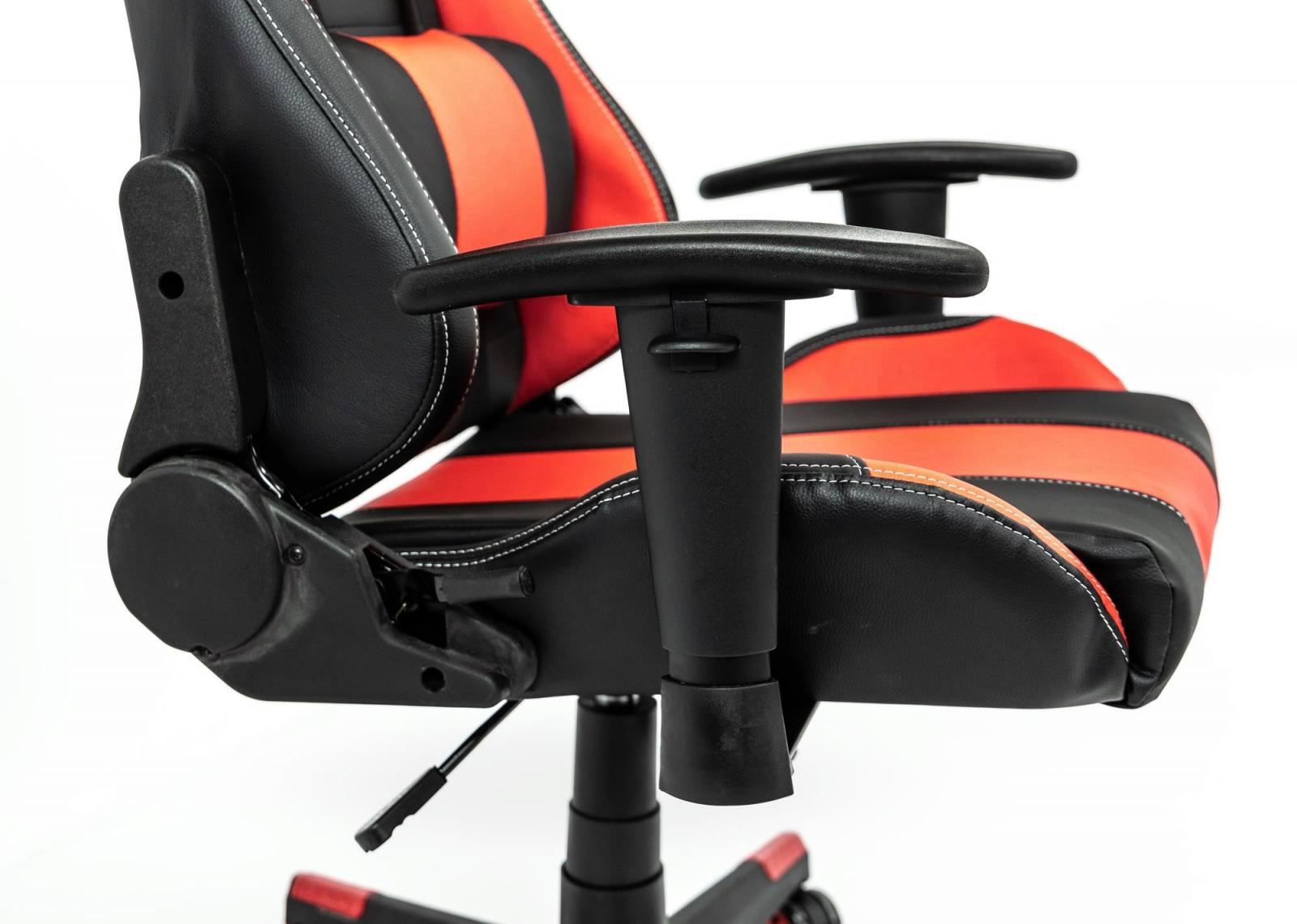 tył biało-czarnego fotela dla gracza