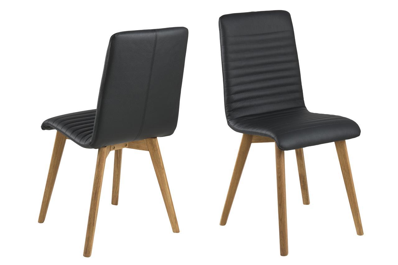 czarne krzesła z dębowymi nogami