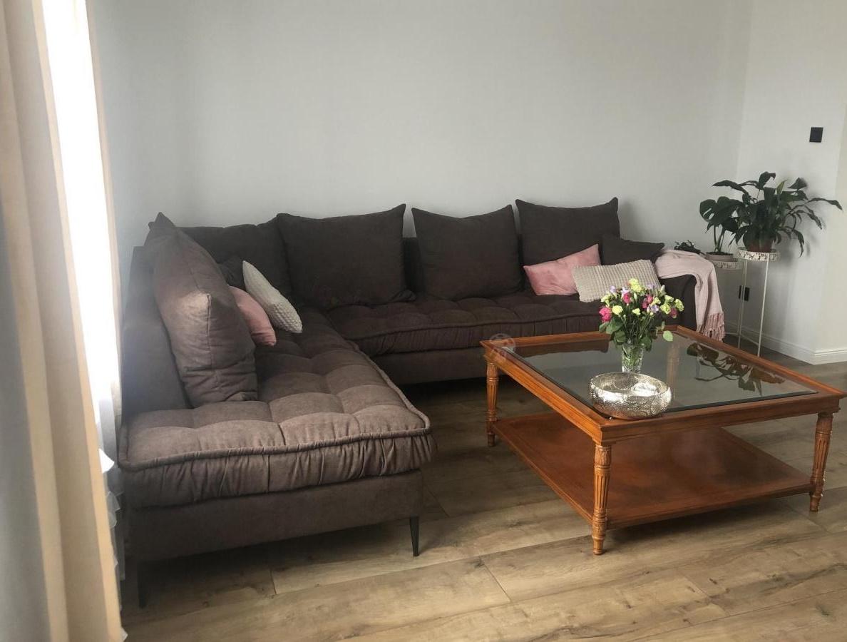 narożnik pikowany w klasycznym salonie