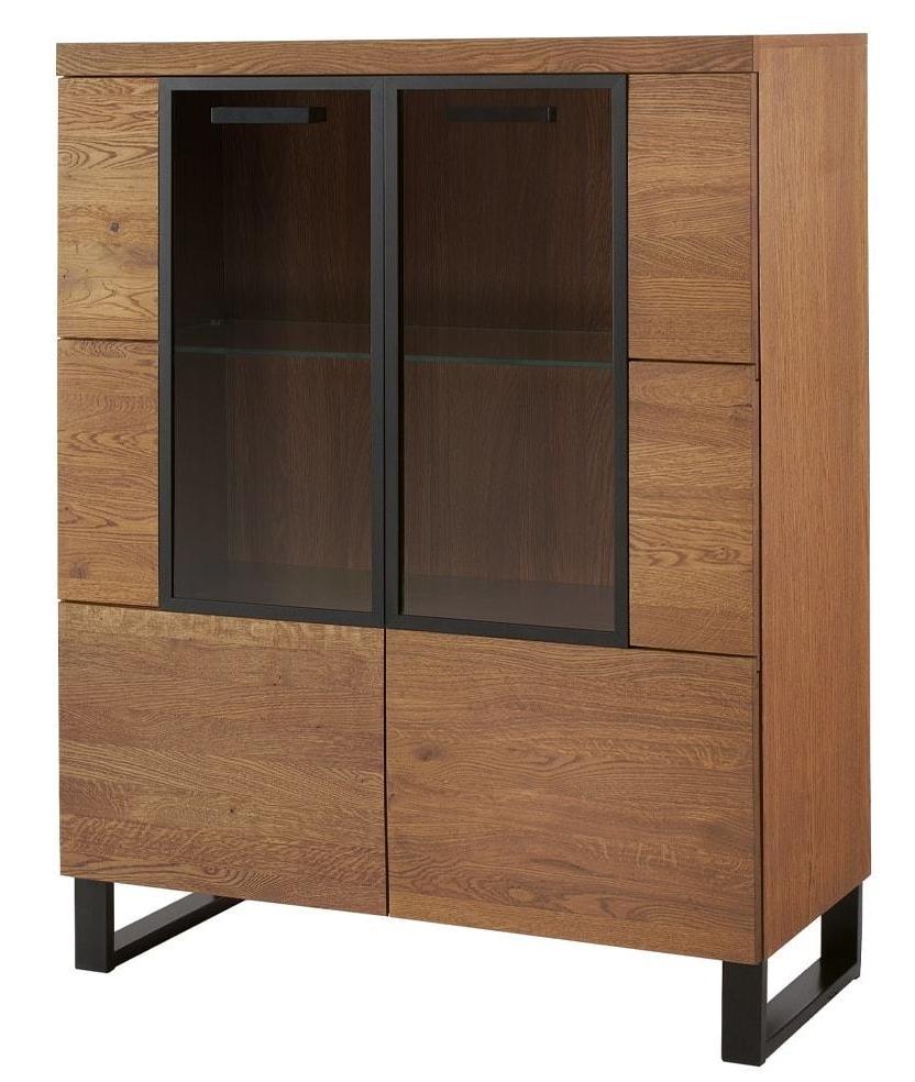 Witryna ze szklanymi półkami - z oświetleniem