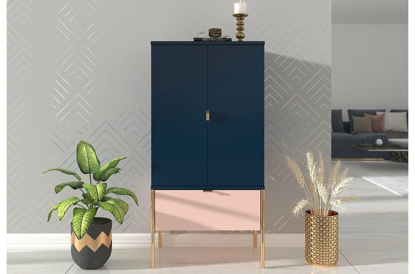 Wysoka komoda Polka z szufladą i podwójnymi drzwiczkami - aranżacja