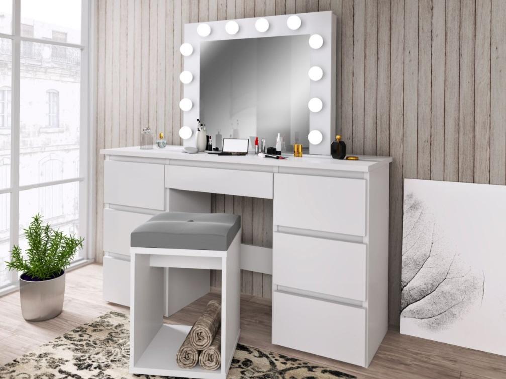 aranżacja biała toaletka z szufladami Beta 4