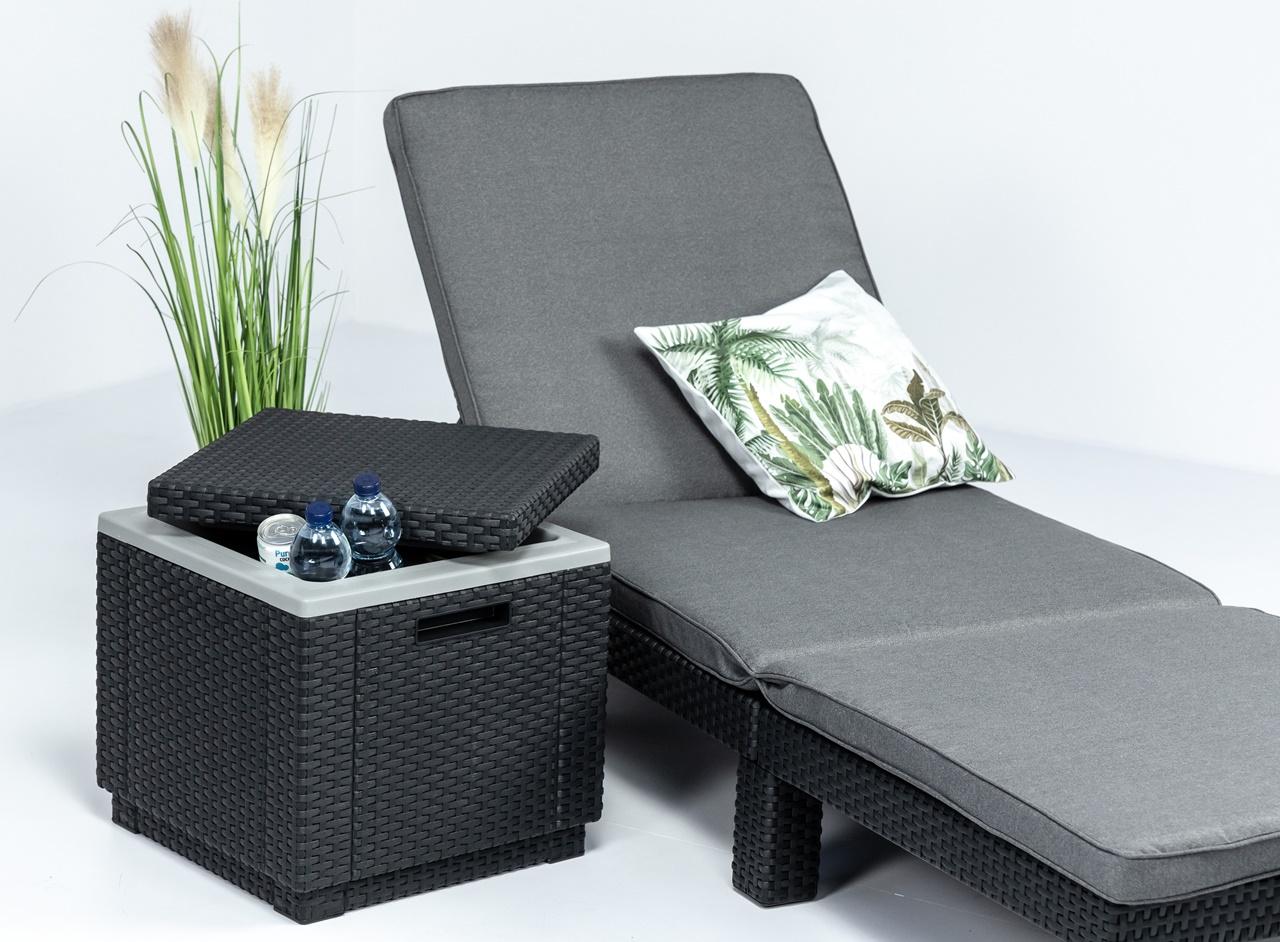 stolik lodówka do ogrodu z leżakiem