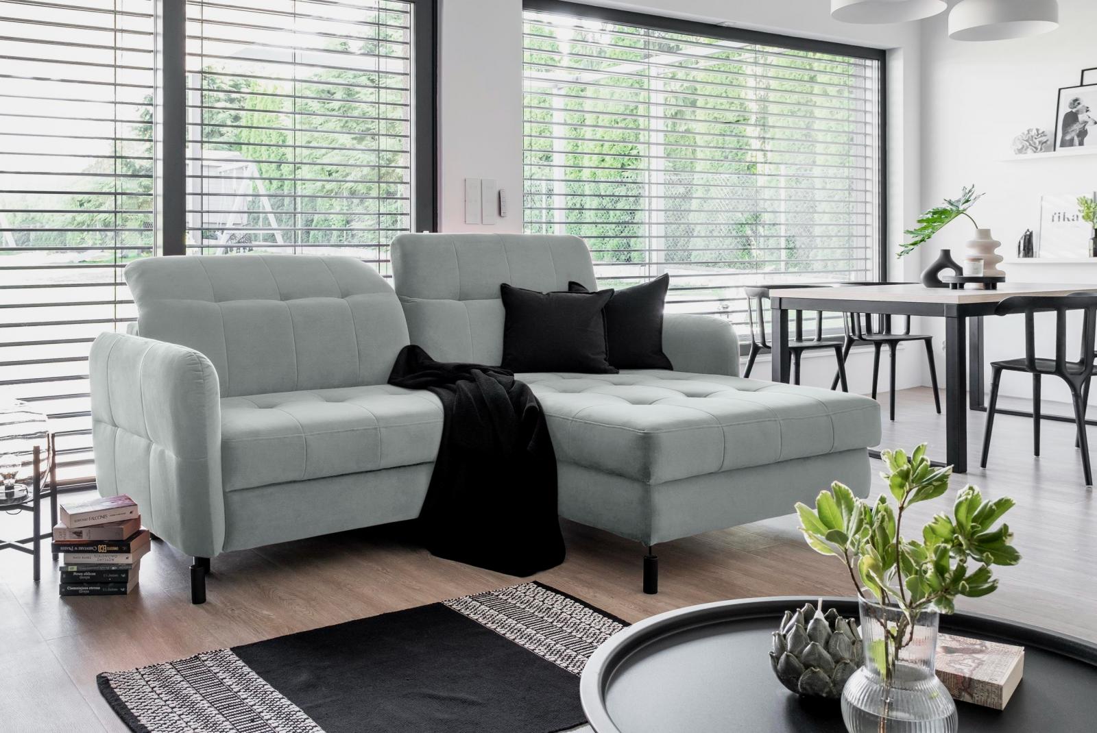 salon z szarym małym narożnikiem