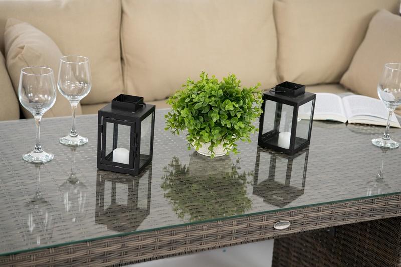 Zbliżenie na blat stołu