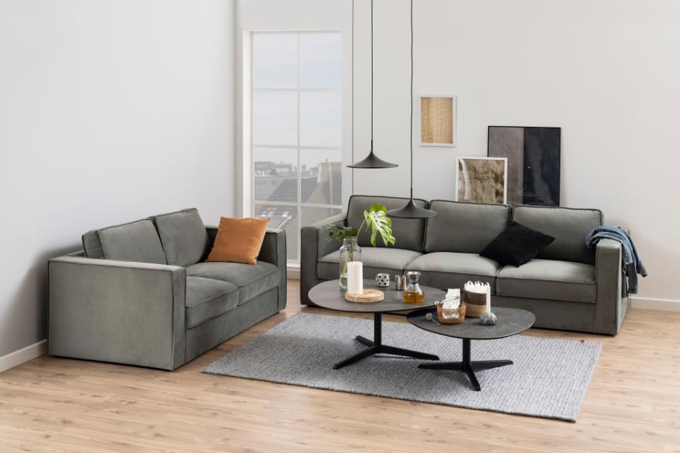 aranżacja z klasyczną kanapą szarą