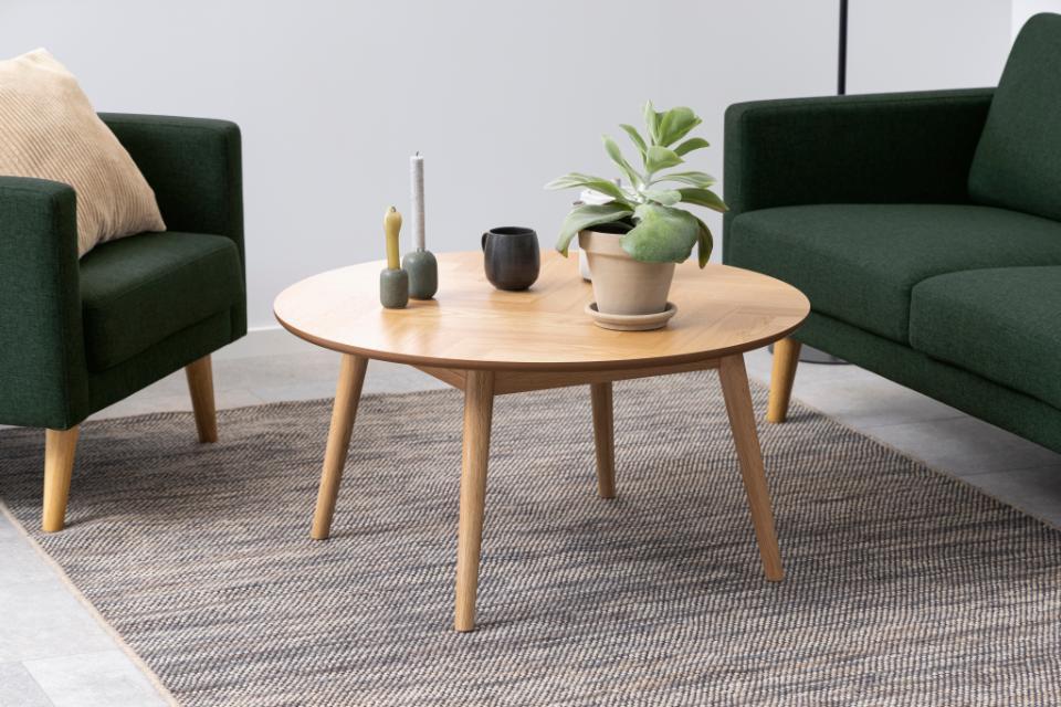 niski drewniany stolik kawowy z jodełką Nagano Actona