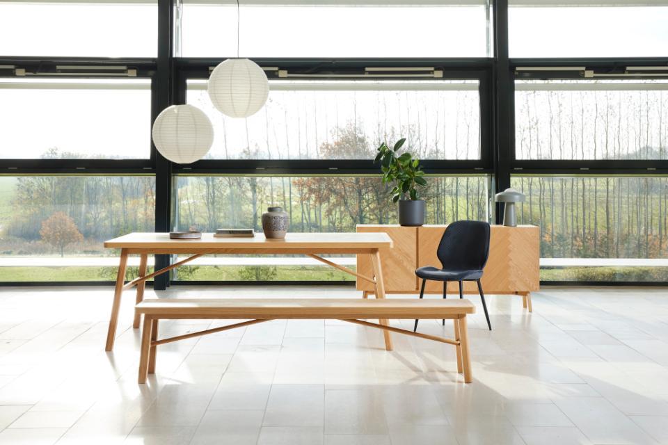 naturalna ława jodła w przestrzennym wnętrzu