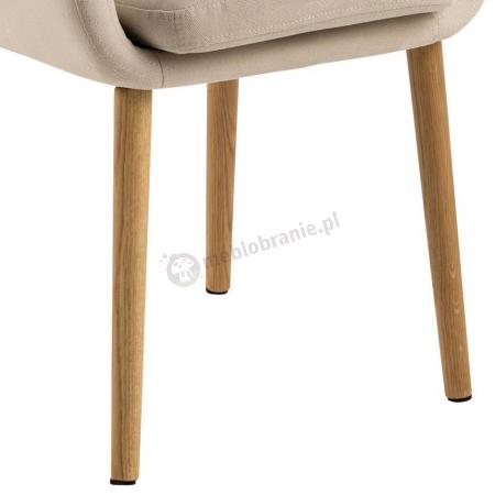 nogi drewniane w krześle beżowym