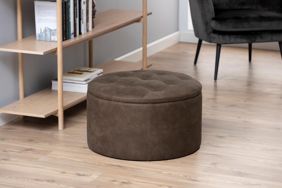 brązowa pikowana sofa z miejscem do przechowywania Actona Retina 