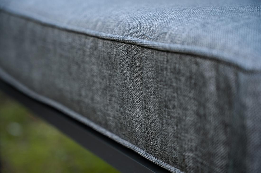 Poduszki w szarym kolorze