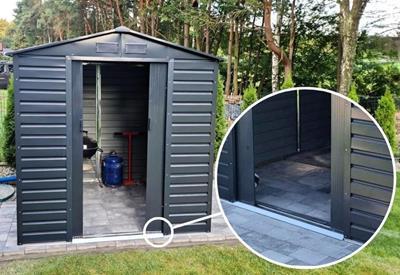 drzwi z metalowym progiem