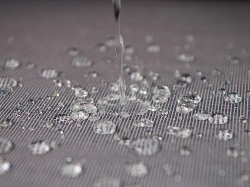 wodoodporna tkanina na poduszkach