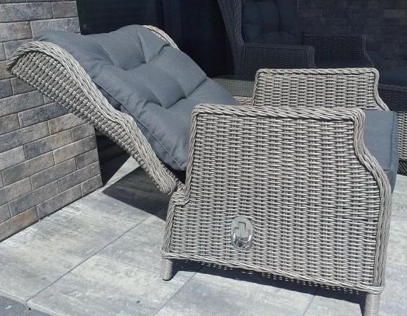 fotel z regulcją oparcia