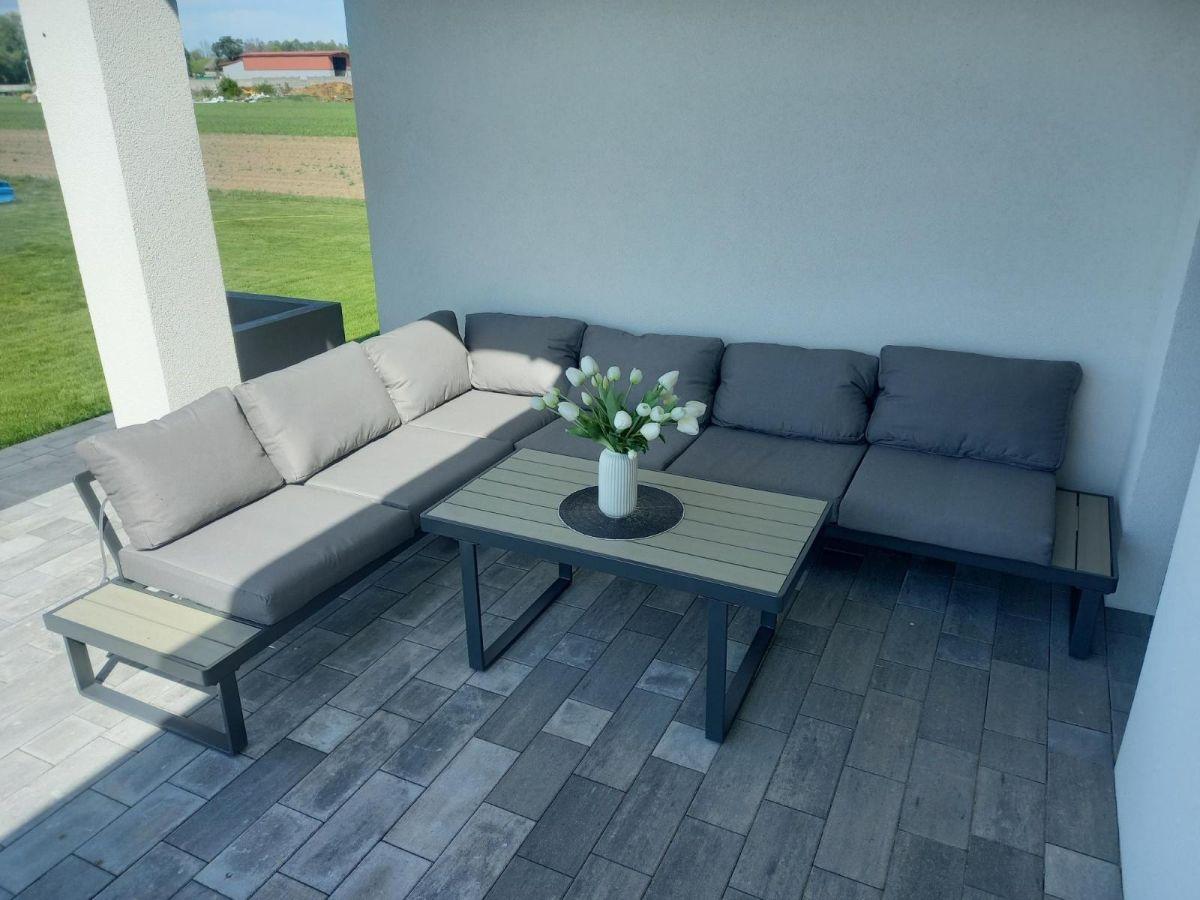 Panaon Corner 220x280 ze stolikiem kawowym