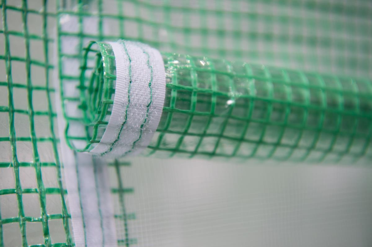 Okna připevněná suchým zipem