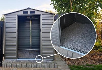 drzwi z metalowym progiem