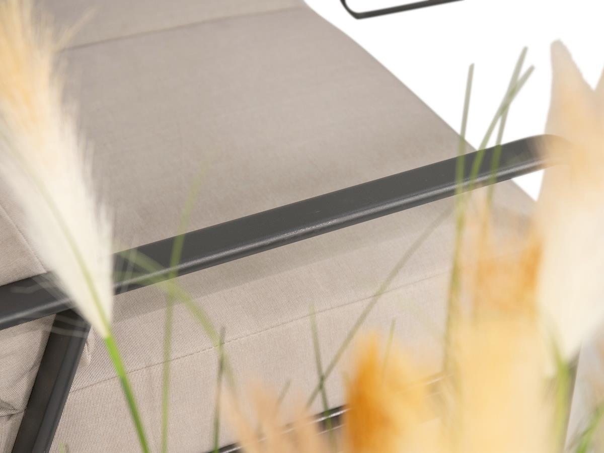 Stalowy stelaż sofy