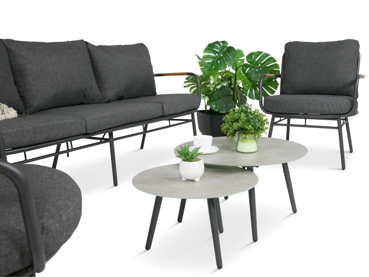 Okrągłe stoliki w komplecie