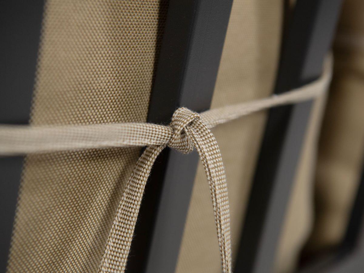 Troczki w poduszkach oparciowych