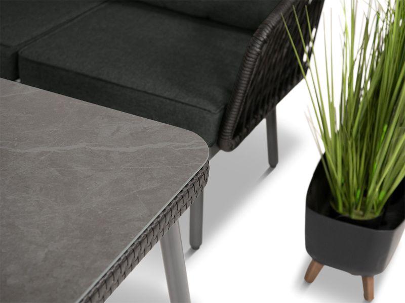 Szklany stół ogrodowy