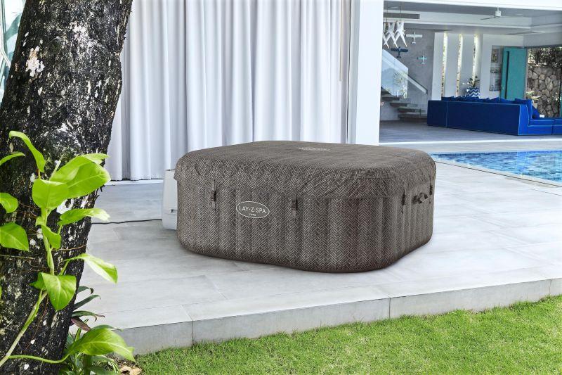 Jacuzzi z pokrywą przeciw utracie ciepła