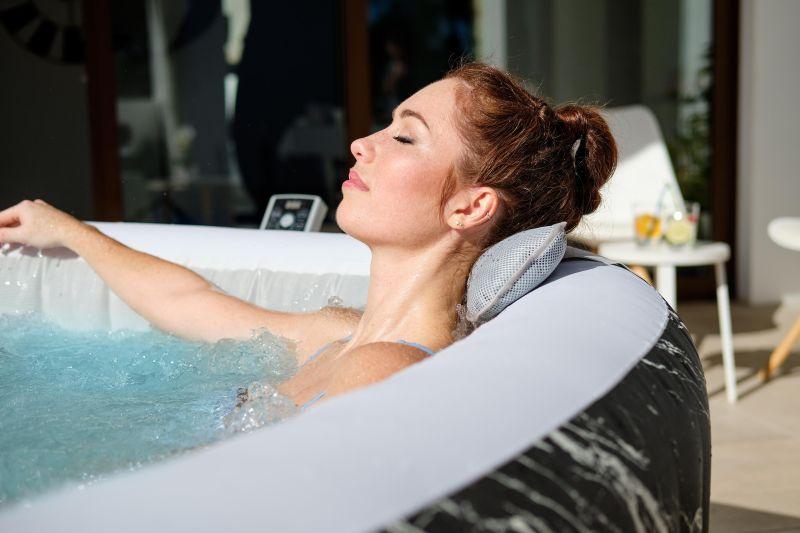 Hydromasaż w basenie Hollywood