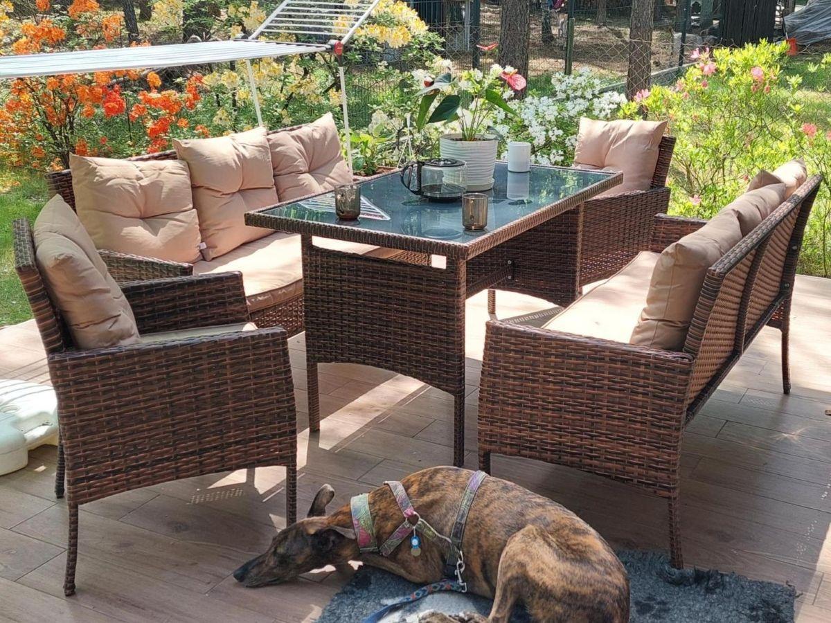 Komplet mebli z technorattanu dla 8 osób caramel