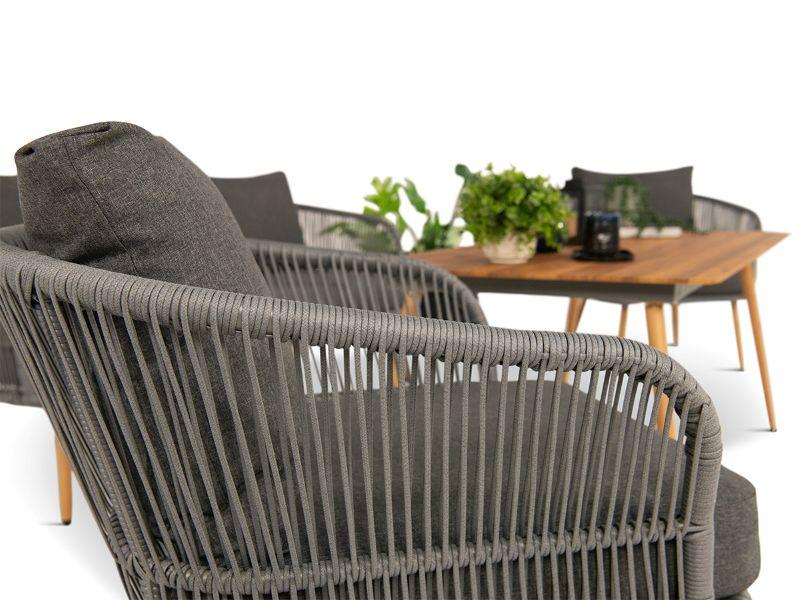 Komplet mebli z ozdobną plecionką