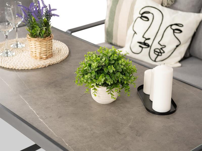 meble-na-taras-ze-stołem-ze-szklanym-blatem