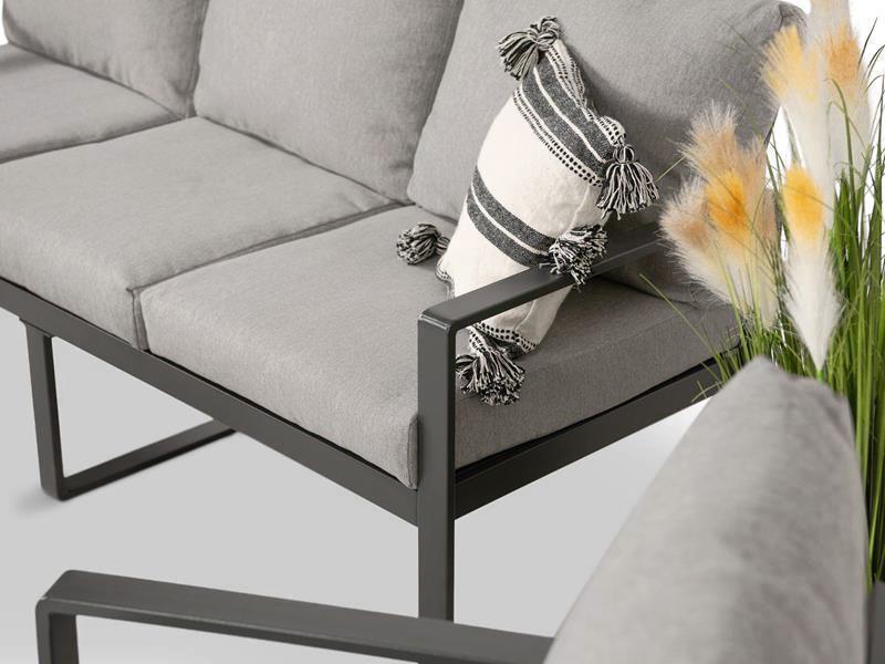 meble na stalowym stelażu