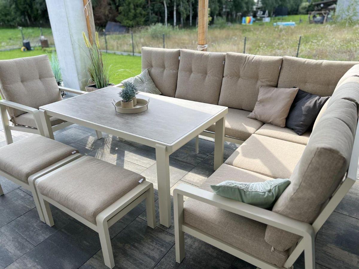 Narożnik na taras Tavaro z fotelem i pufami