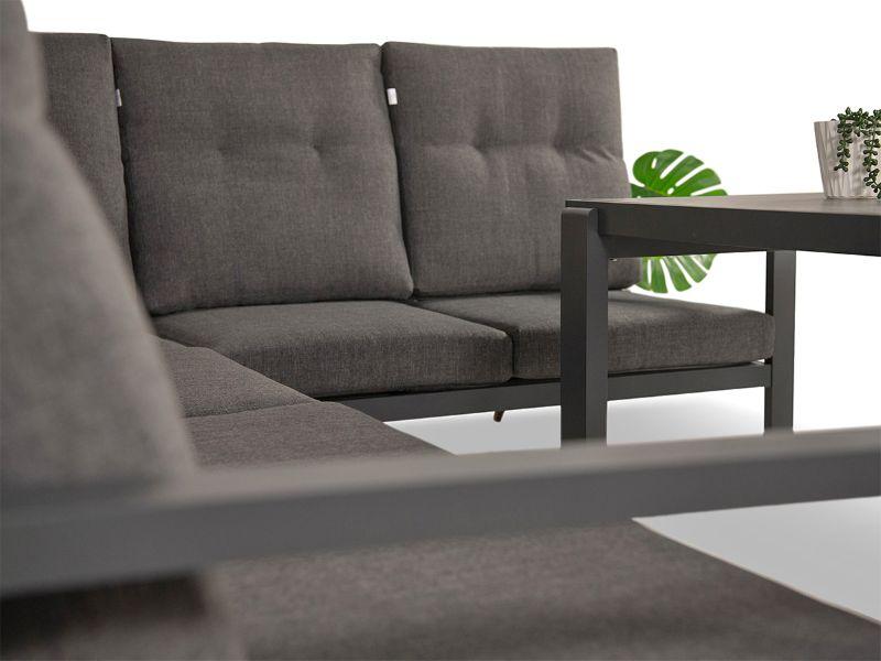 Grafitowy narożnik ogrodowy