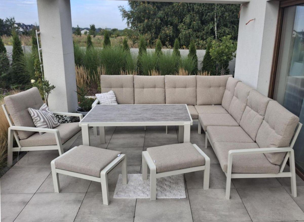 Narożnik Tavaro z fotelem i pufami