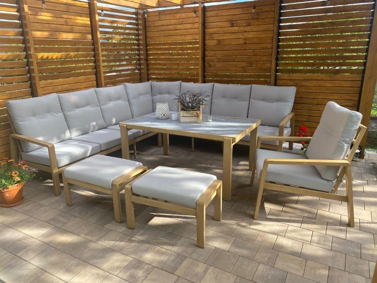 Narożnik Tavaro z fotelem i pufami