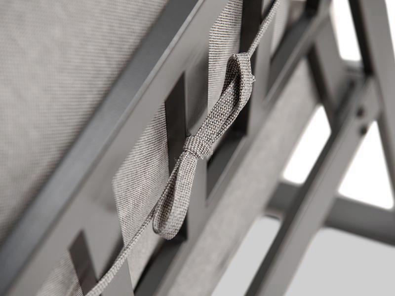 Troczki w poduszcze oparciowej