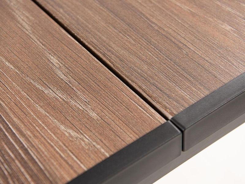 Stół ogrodowy imitujący drewniane deski