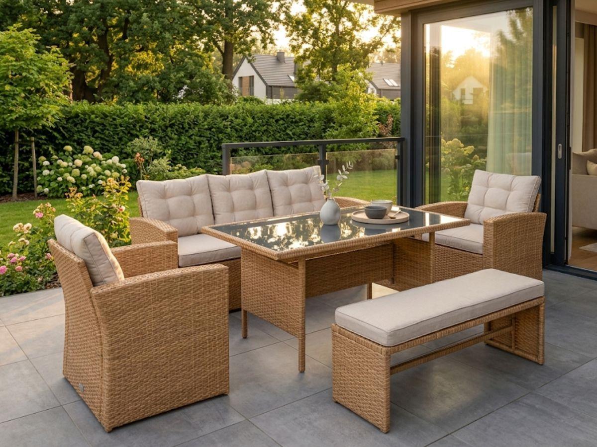 Zestaw mebli ogrodowych z sofą i fotelami