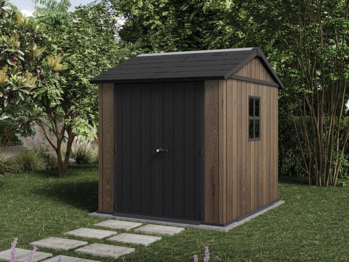 Widok dachu i świetlika Keter Apex