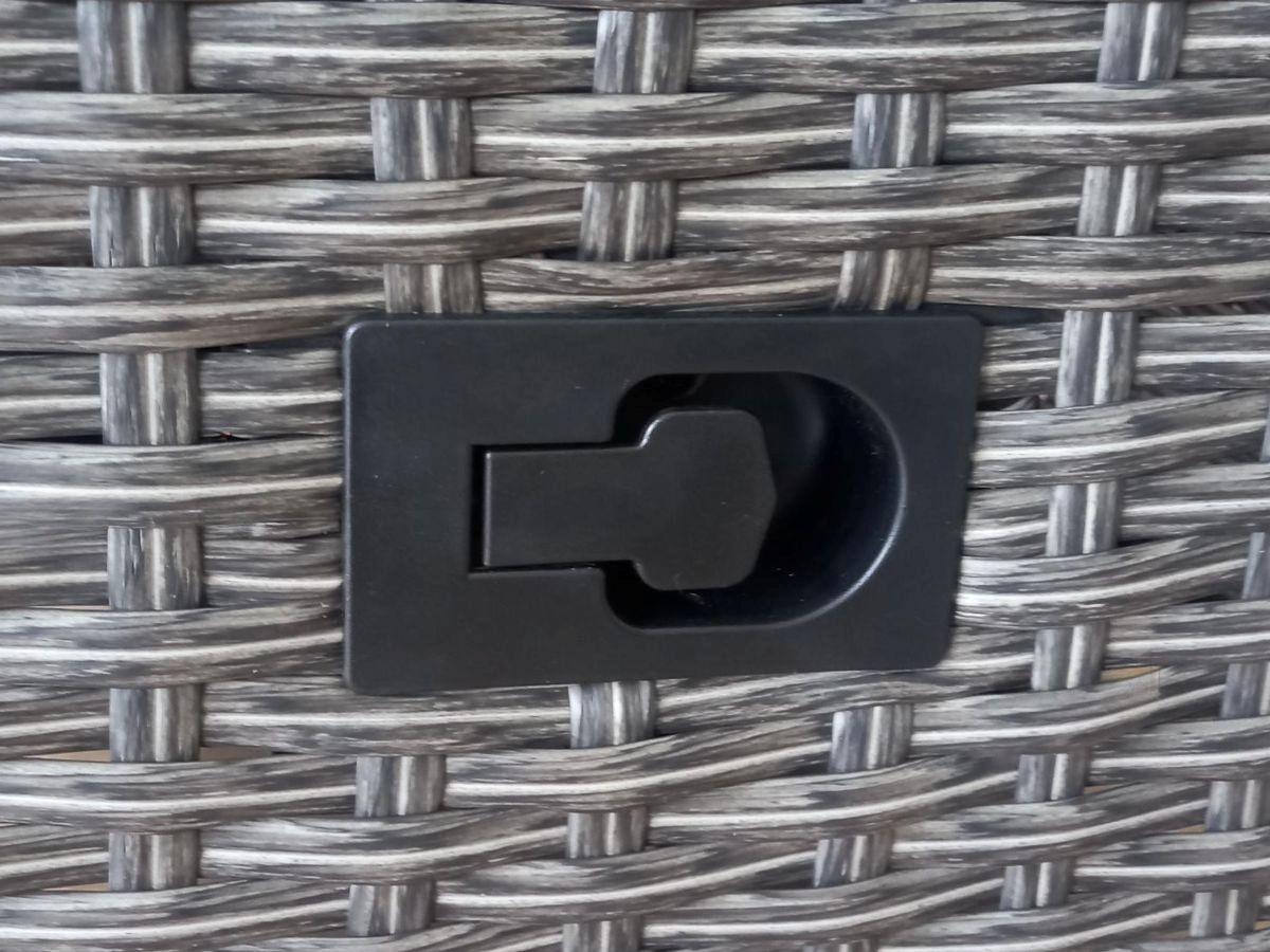 Stół ogrodowy ze szklanym blatem