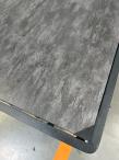 OUTLET - Aluminiowy narożnik ogrodowy z fotelem, pufami i stołem 150x90cm Tavaro Corner Antracite